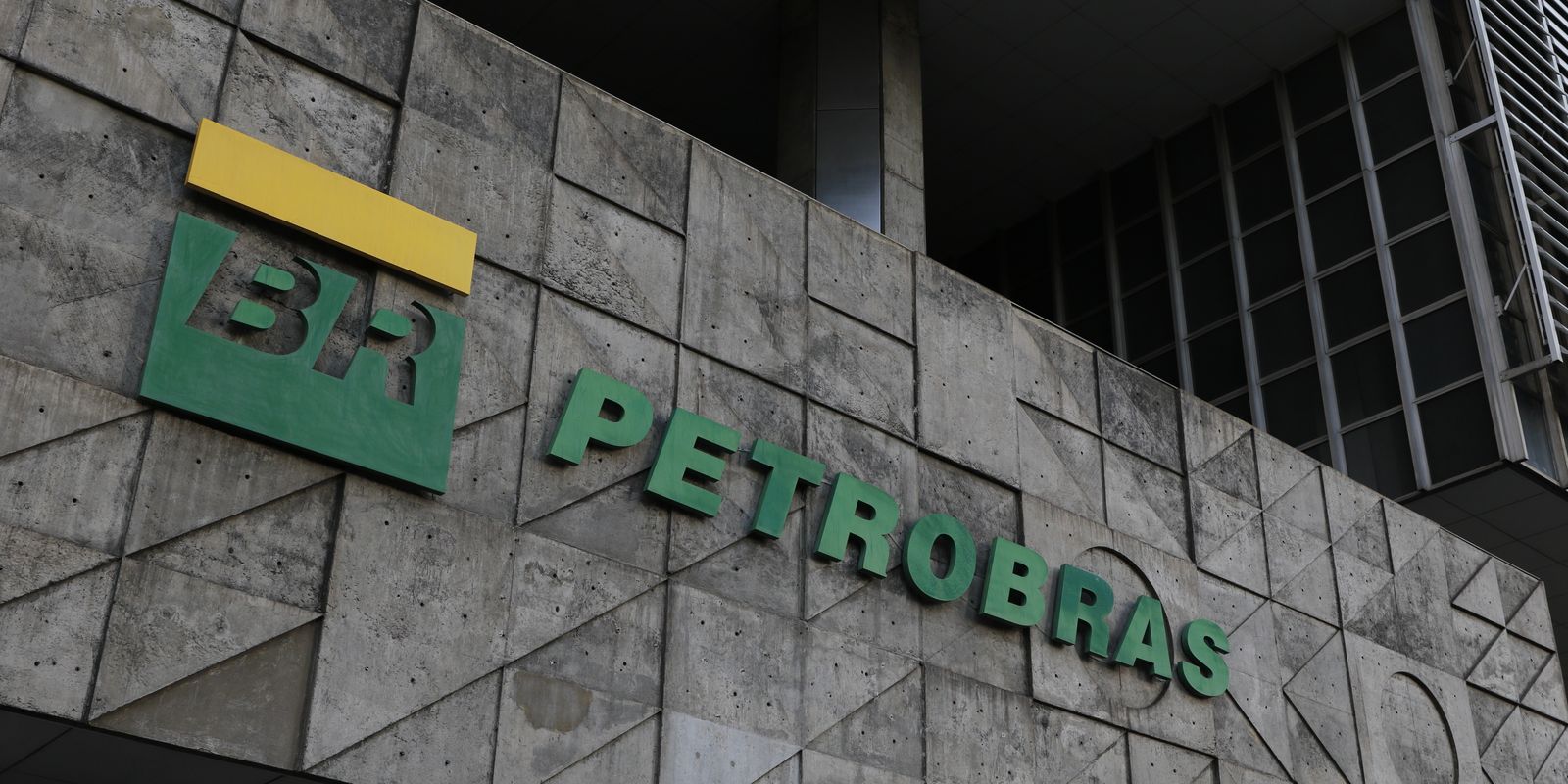 Imagem relacionada à notícia: Petrobras atinge recorde de valor de mercado após descoberta no Amapá