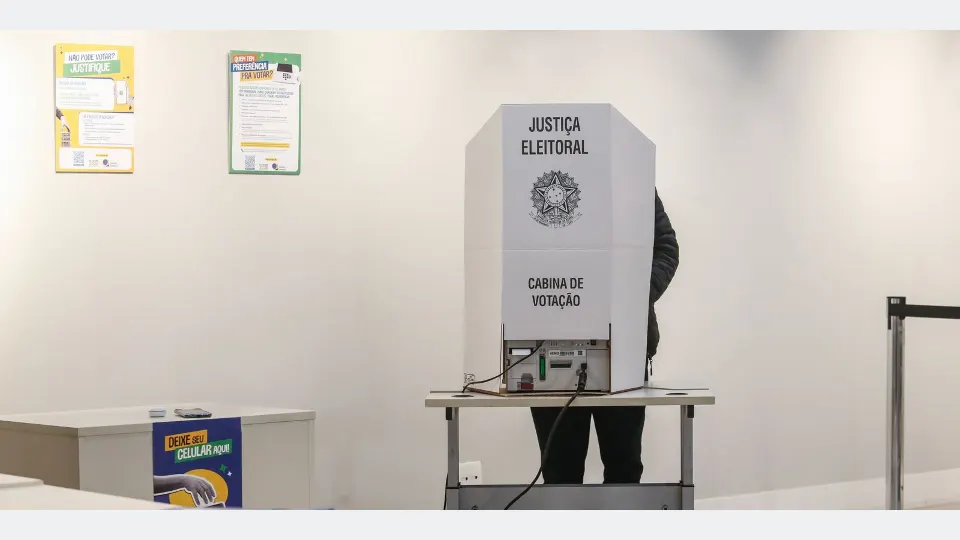 São Paulo (SP) 24/09/2026 - O Tribunal Regional Eleitoral de São Paulo
(TRE-SP) , durante demonstração para a imprensa do fluxo de votação das Eleições 2026. Além de uma apresentação sobre o chamado “derrame de santinhos” e o novo provimento da
Corregedoria do Tribunal que disciplina a fiscalização e a repressão desse crime eleitoral. O evento realizado na sede do TRE-SP. Urna Eletrônica . Foto: Paulo Pinto/Agência Brasil