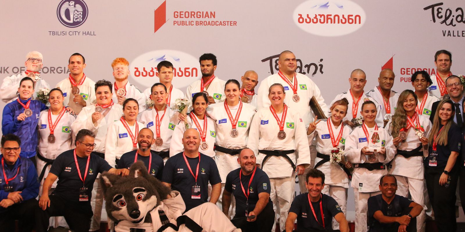 Imagem relacionada à notícia: Brasil conquista bronze nos mundiais paralímpicos de judô e triatlo