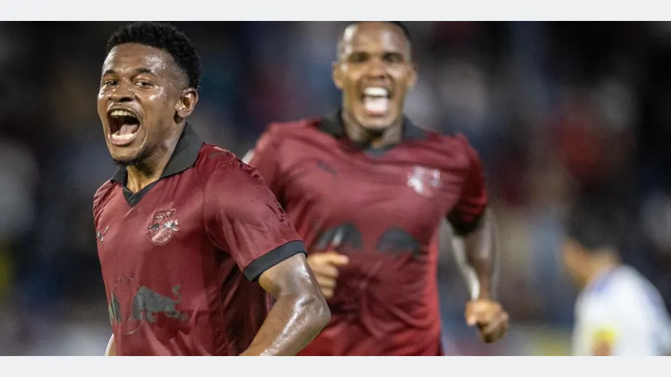 13-10-2026 - Vitória do Bragantino sobre o Cruzeiro fecha a rodada do Brasileiro . Eric Ramires (7) comemora o quarto gol da equipe com Gustavo Marques (16) . Foto: Ari Ferreira/Red Bull Bragantino