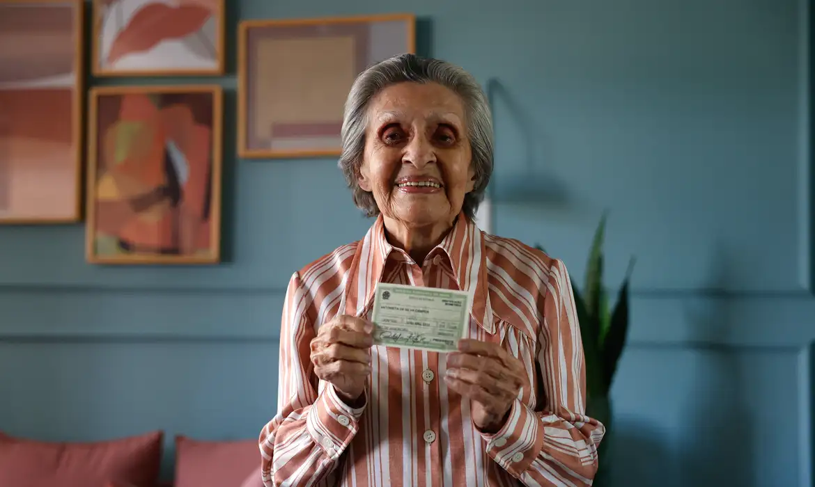 Imagem relacionada à notícia: Campanha incentiva voto de quem tem mais de 70 anos