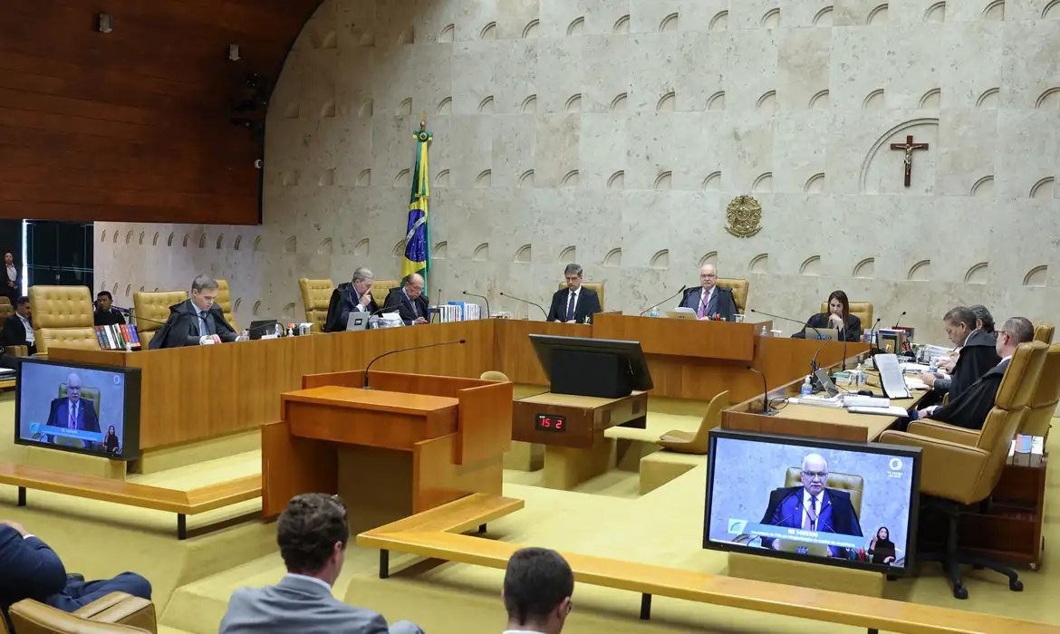 Imagem relacionada à notícia: STF retoma sessões após suspensão de casos Moraes e Mendonça