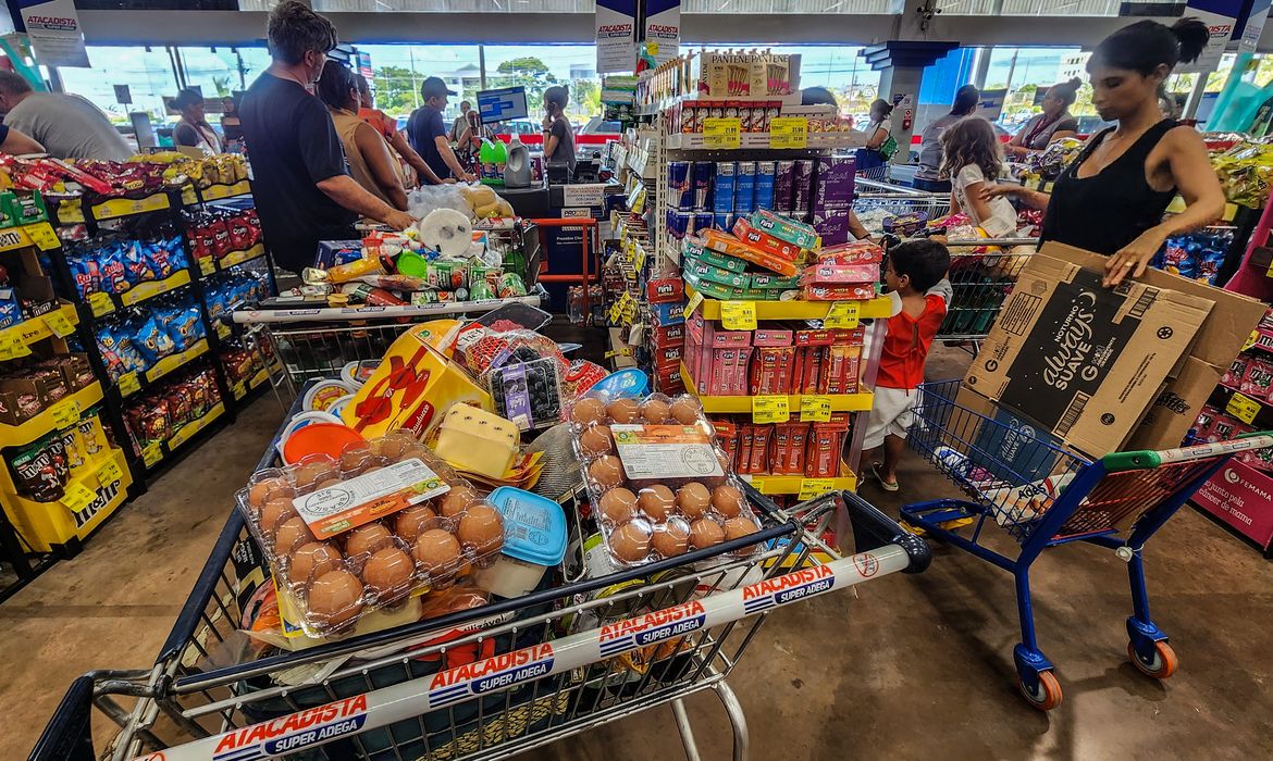 Imagem relacionada à notícia: AGU pede que STF reconheça validade do reajuste do Bolsa Família