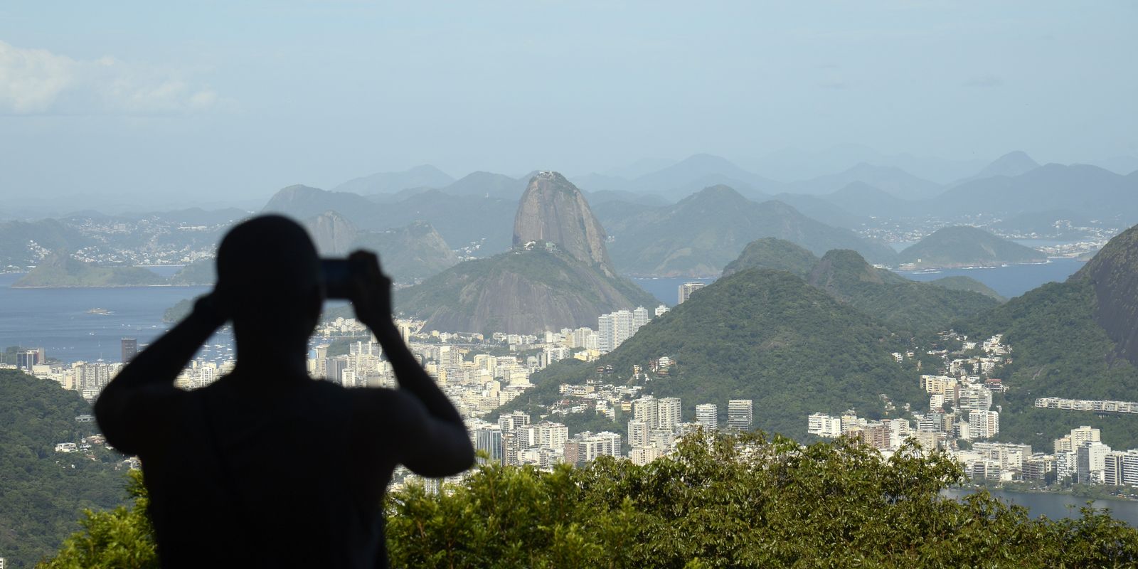 Imagem relacionada à notícia: PM do Rio reforça policiamento para o feriado de segunda-feira