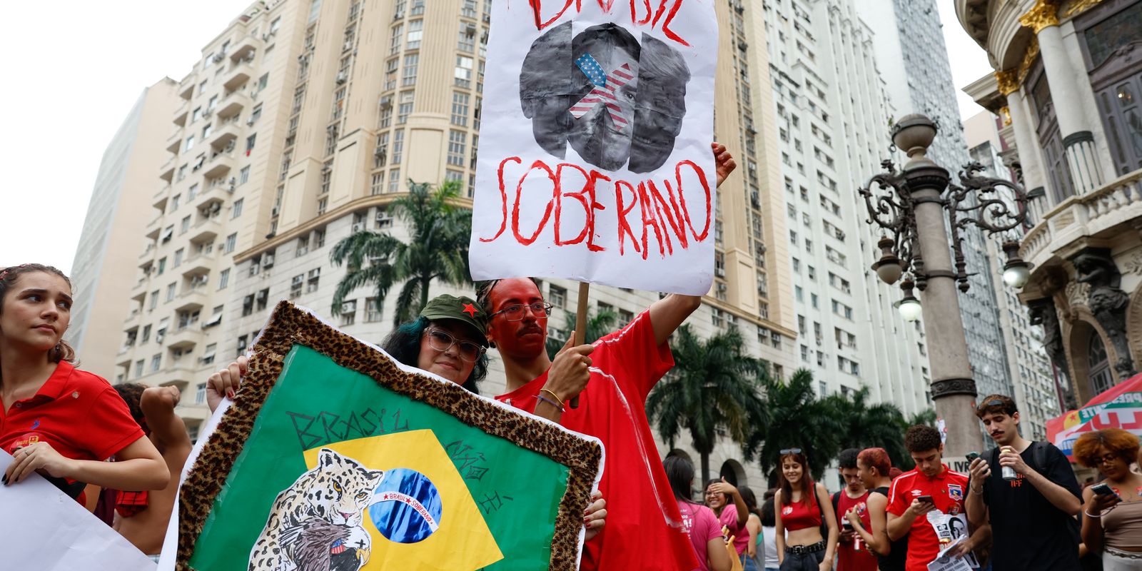 Imagem relacionada à notícia: Estudantes fazem ato no Rio de Janeiro em defesa de voto em Lula