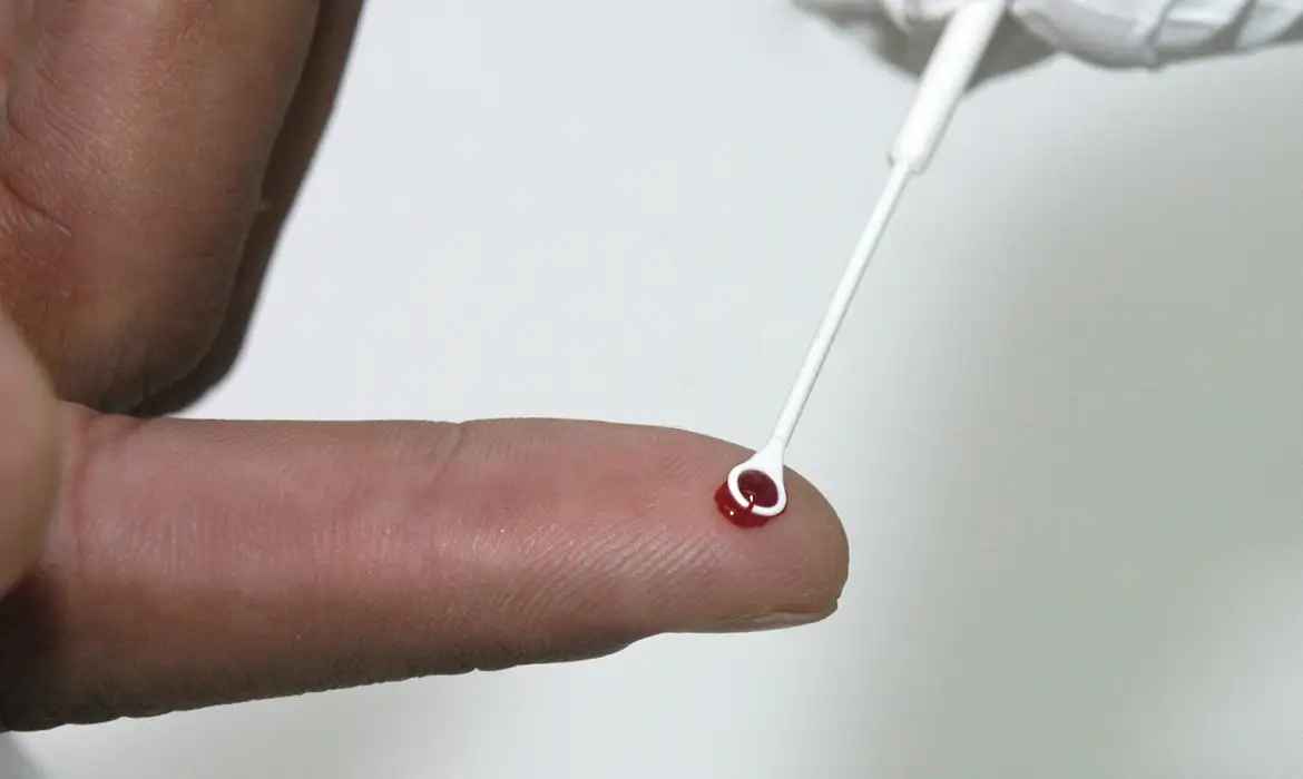 Imagem relacionada à notícia: Fiji declara emergência nacional por HIV com 1 caso a cada 60 pessoas