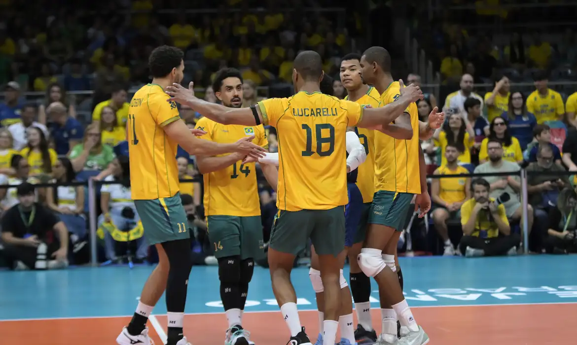 Imagem relacionada à notícia: Brasil vence Venezuela e está no mundial de vôlei masculino