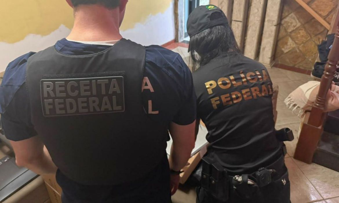 Imagem relacionada à notícia: PF faz operação contra entrada ilegal de eletrônicos no país