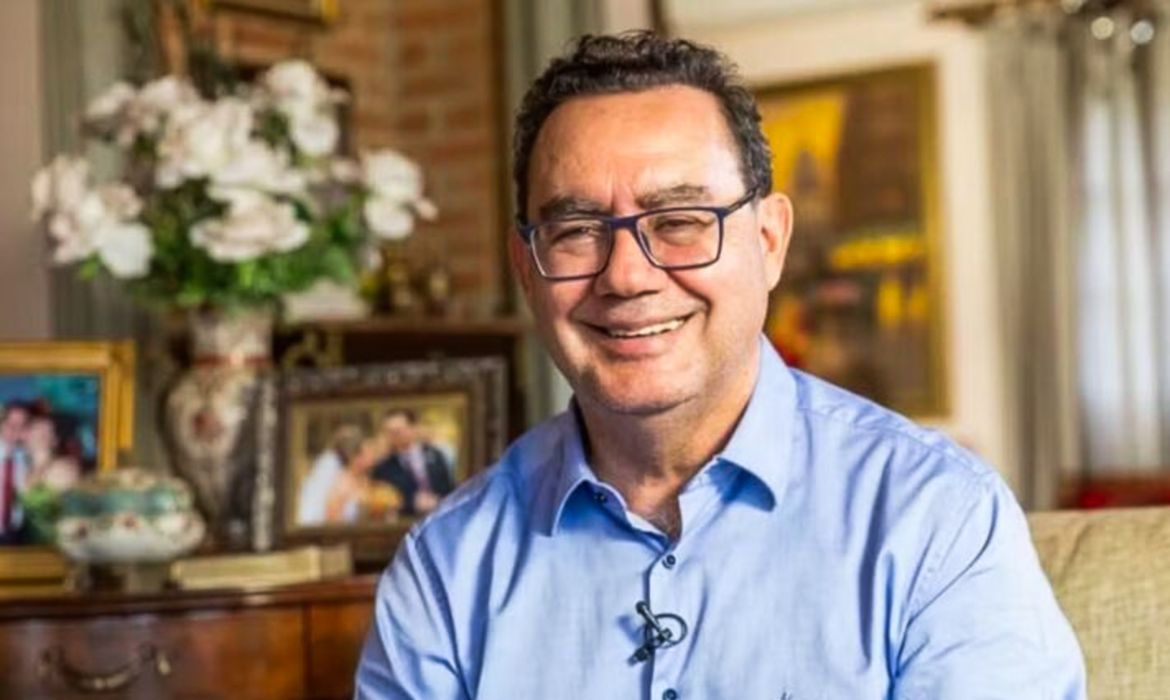 Imagem relacionada à notícia: Augusto Cury propõe mandato de oito anos no STF e semipresidencialismo