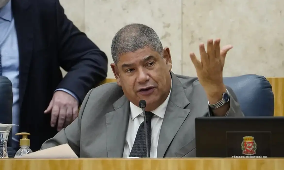 Imagem relacionada à notícia: Ex-vereador Milton Leite se entrega à polícia após operação contra PCC
