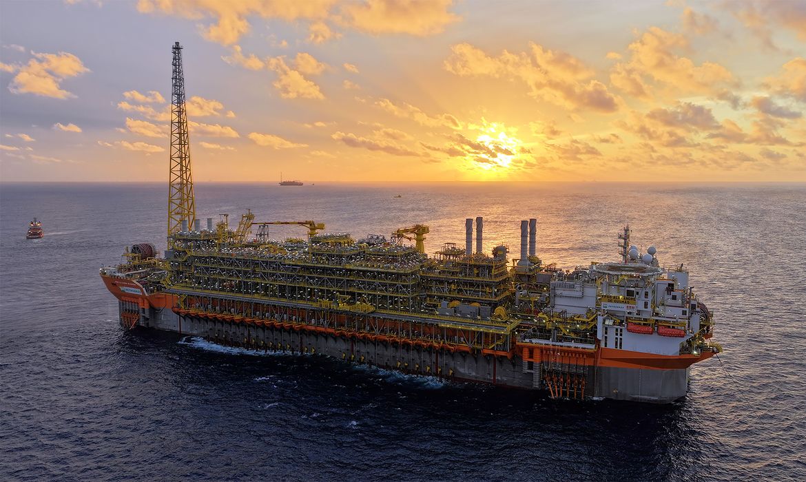 Imagem relacionada à notícia: Petrobras aprova adesão à subvenção ao óleo diesel
