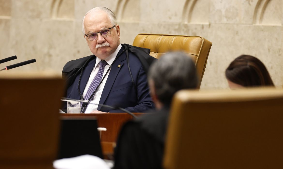 Imagem relacionada à notícia: Fachin desmarca julgamento sobre atuação de Mendonça no caso Master