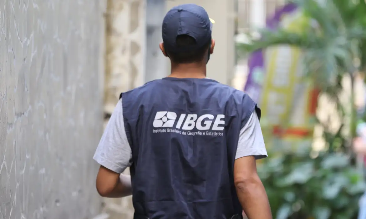 Imagem relacionada à notícia: IBGE acionará PF e AGU contra fake news sobre pesquisa de saúde