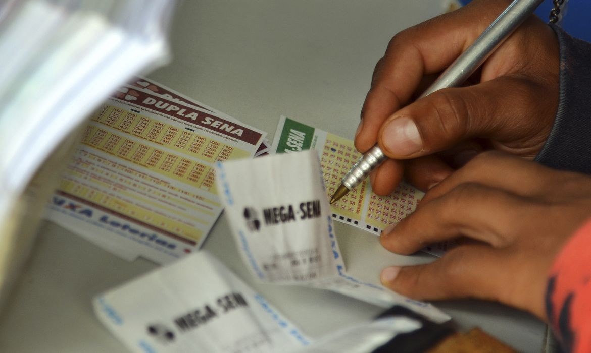 Imagem relacionada à notícia: Mega-Sena sorteia prêmio acumulado de R$ 102 milhões nesta quinta