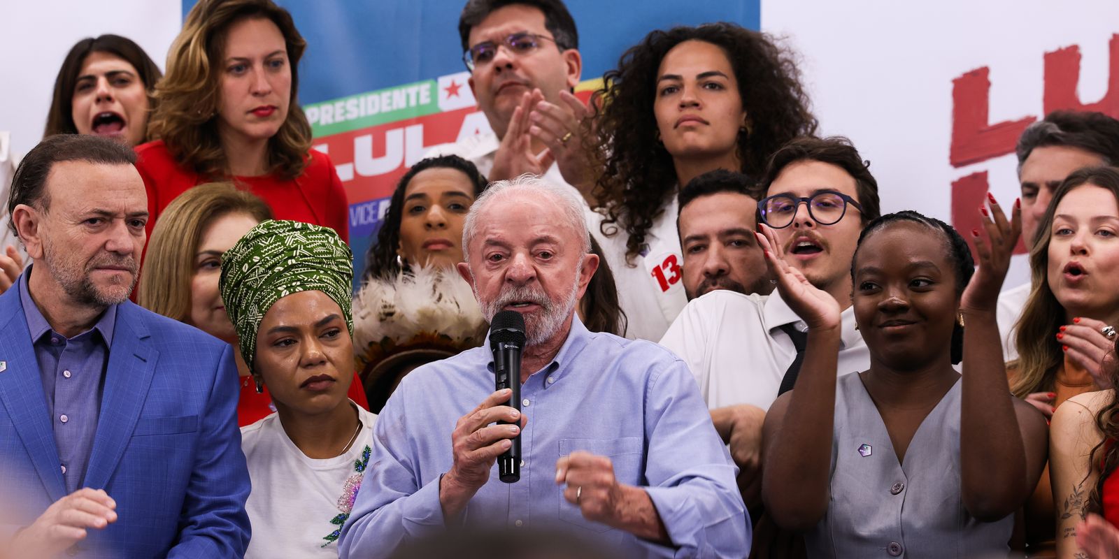 Imagem relacionada à notícia: Lula cobra Flávio Bolsonaro sobre apoio ao fim da escala 6x1