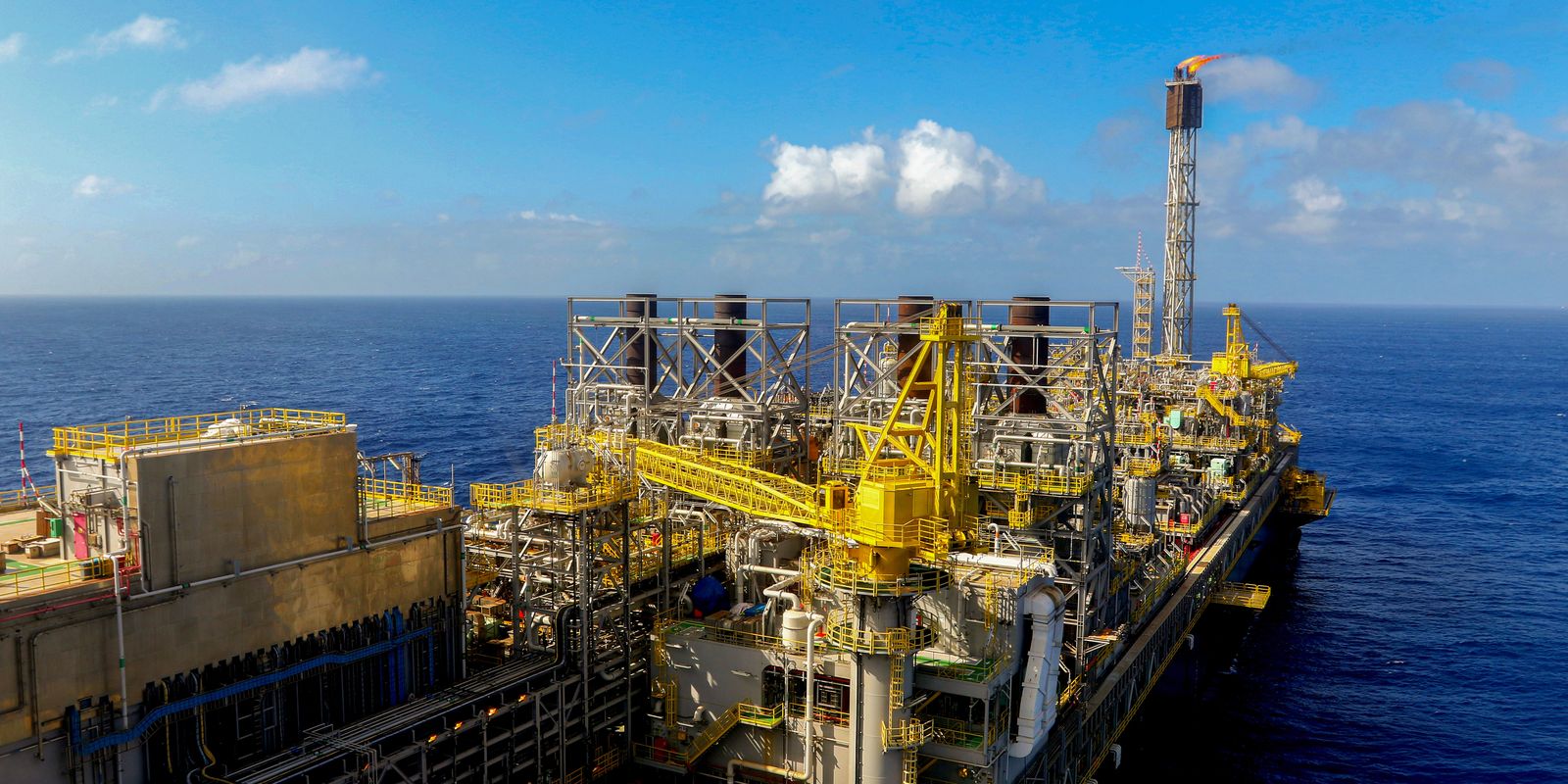 Imagem relacionada à notícia: ANP espera leiloar mais de 320 blocos de petróleo nesta quarta