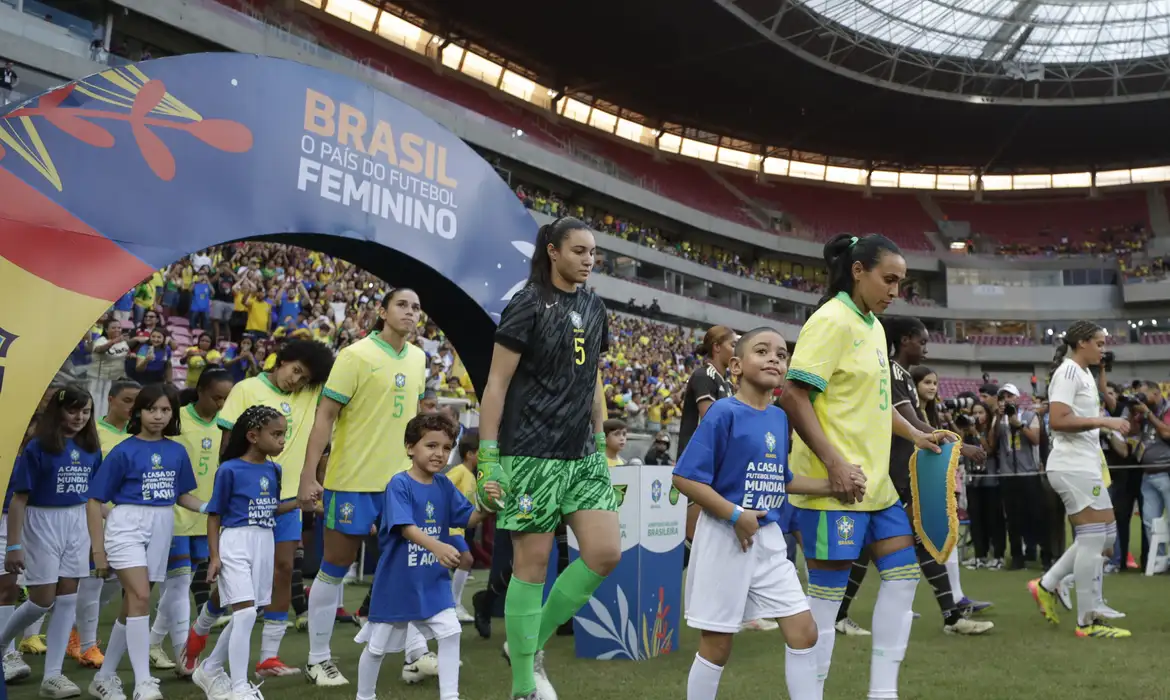 Imagem relacionada à notícia: CBF anuncia amistosos da seleção feminina em palcos da Copa do Mundo
