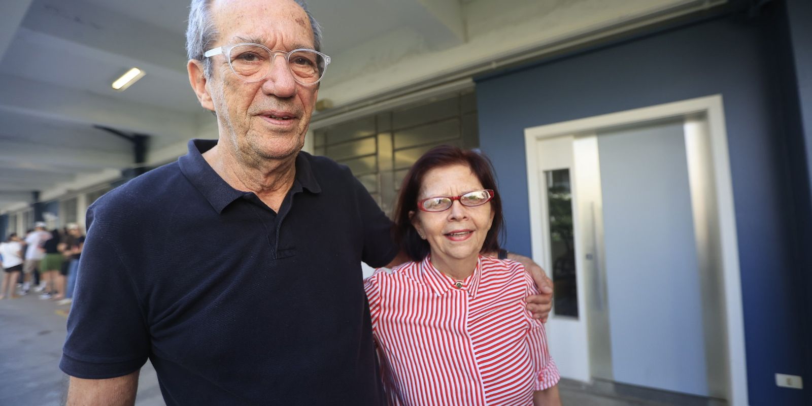Imagem relacionada à notícia: Maior colégio eleitoral de São Paulo tem filas longas