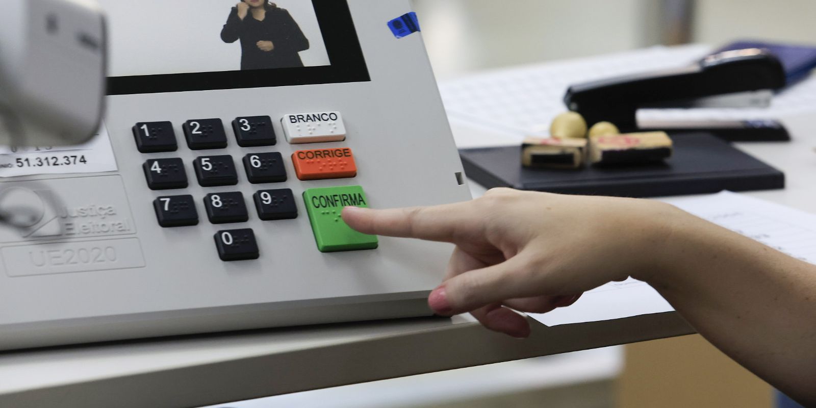 Imagem relacionada à notícia: Eleitor que faltou no primeiro turno pode votar no segundo