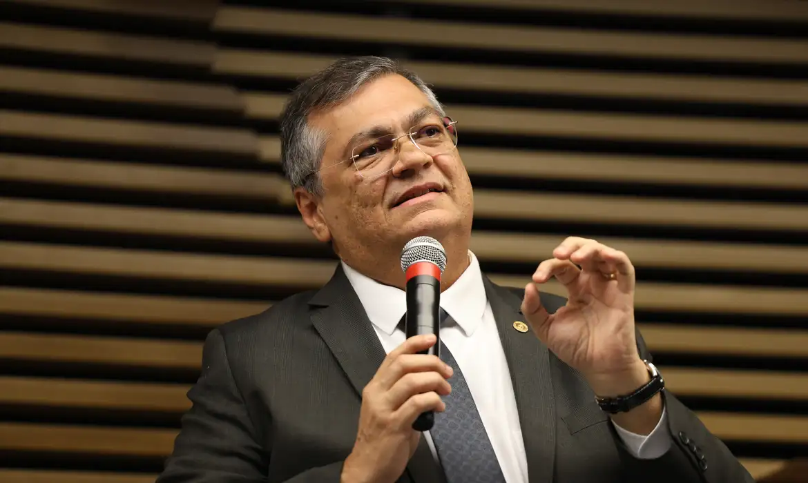 Imagem relacionada à notícia: Dino cita Master e determina revisão de regras da CVM