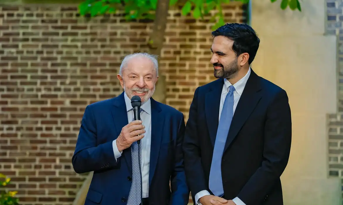 Imagem relacionada à notícia: Nos EUA, Lula se reúne com prefeito de Nova York e presidente uruguaio