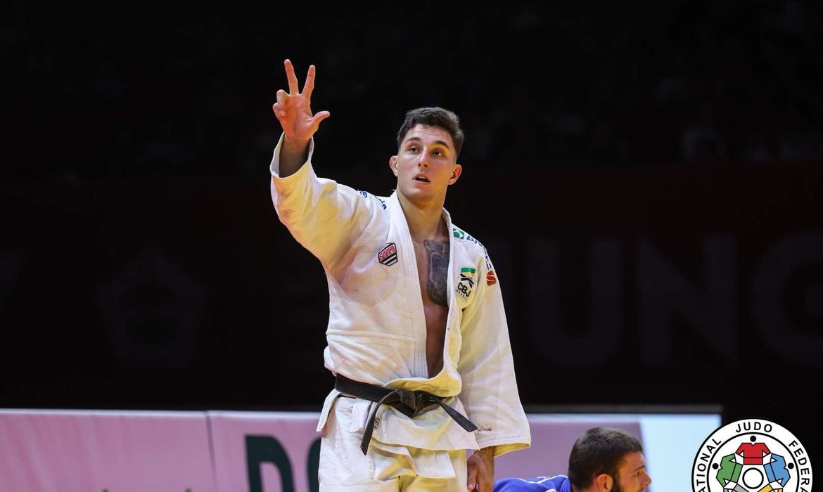 Imagem relacionada à notícia: Guilherme Schimidt é ouro e país fecha Grand Slam de judô com 3 pódios