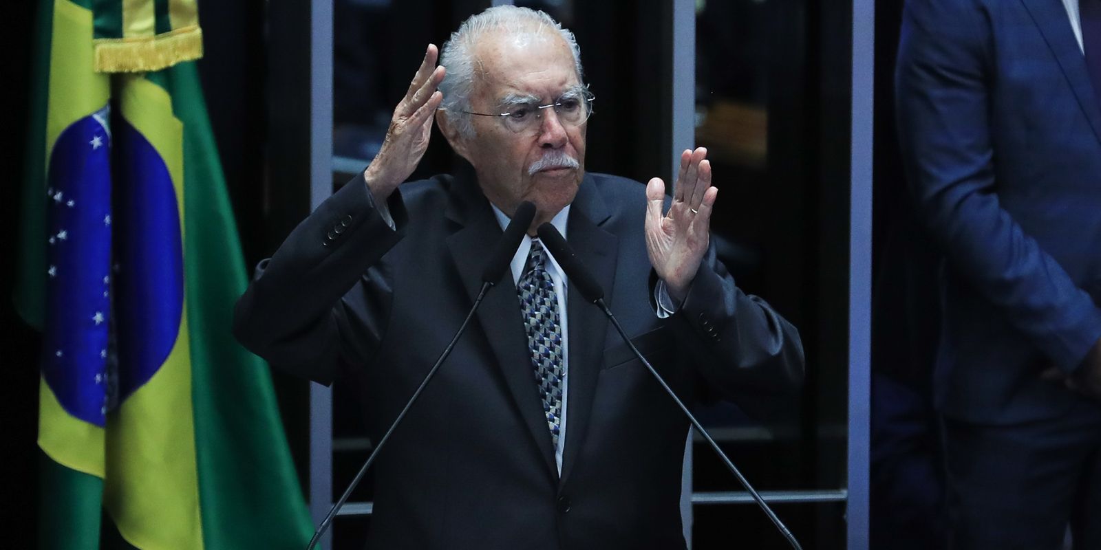 Imagem relacionada à notícia: José Sarney é internado em UTI após procedimento abdominal