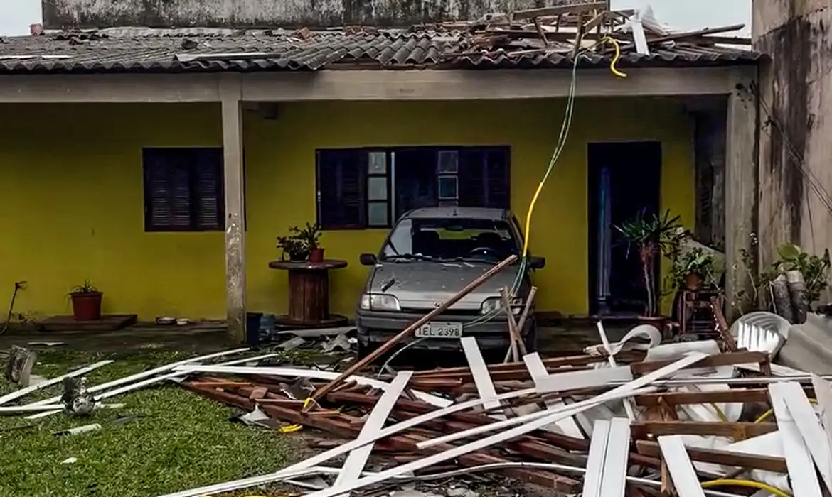 Imagem relacionada à notícia: Quatro pessoas estão desaparecidas no RS após temporal