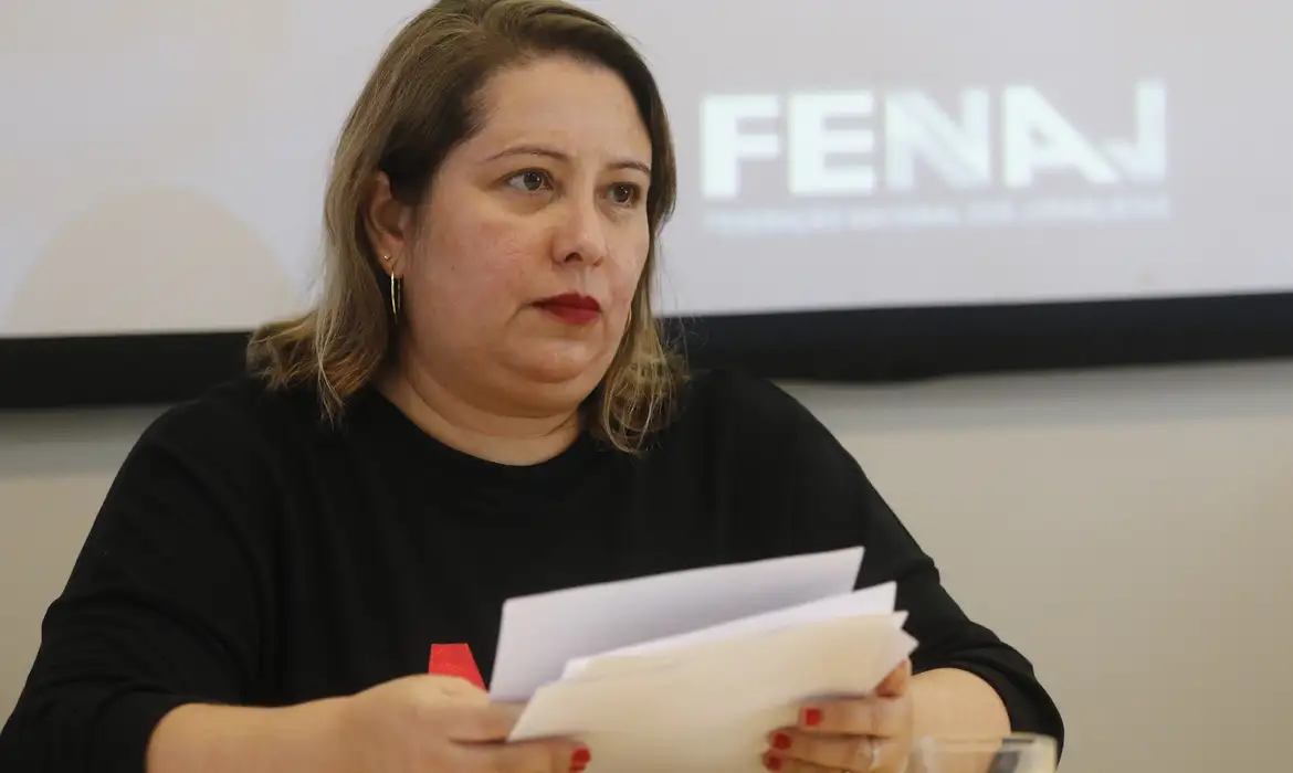 Imagem relacionada à notícia: "Tiktokização" e crise sufocam propostas de campanha, diz Fenaj