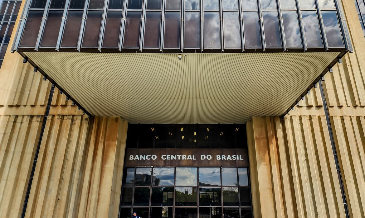 Imagem relacionada à notícia: Reunião do Copom começa com expectativa de nova redução da Selic