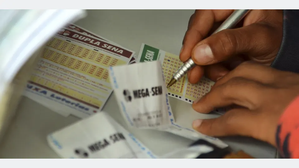Imagem relacionada à notícia: Sorteio da Mega-Sena será neste sábado; prêmio é de R$ 82 milhões