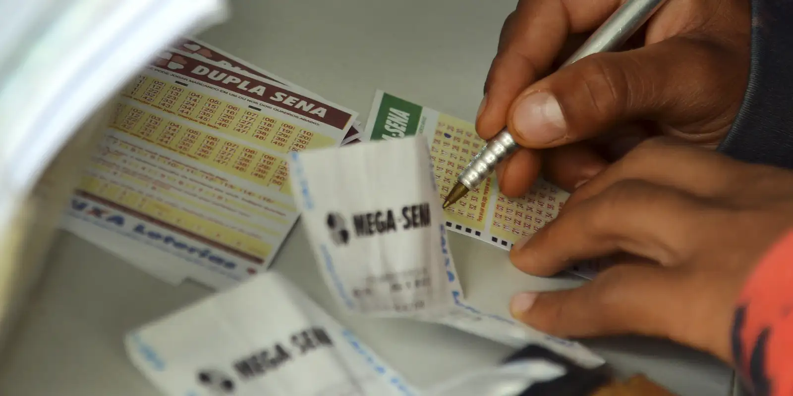 Imagem relacionada à notícia: Sorteio da Mega-Sena será neste sábado; prêmio é de R$ 82 milhões
