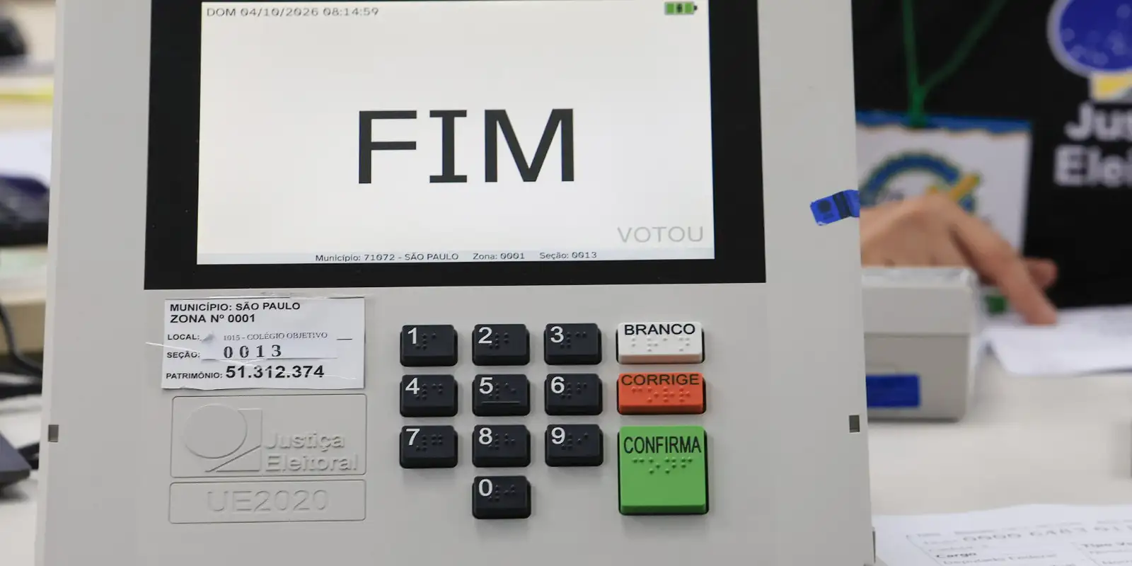 421 urnas substituídas nas primeiras 2 horas de votação é registrado por TSE