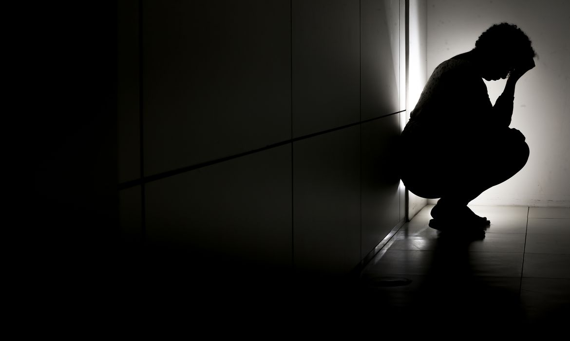 Imagem relacionada à notícia: Prevenção ao suicídio: profissionais de saúde destacam riscos com bets