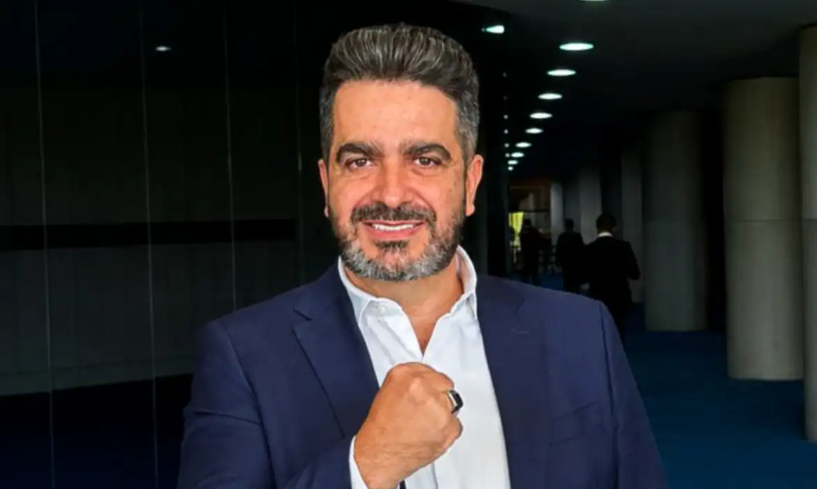 Imagem relacionada à notícia: PRTB troca Marçal por Leonardo Avalanche na disputa à presidência