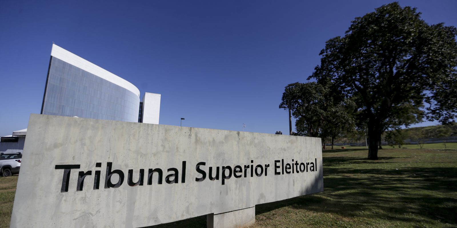 Imagem relacionada à notícia: TSE manda suspender site que oferece criptomoedas por apoio a Flávio
