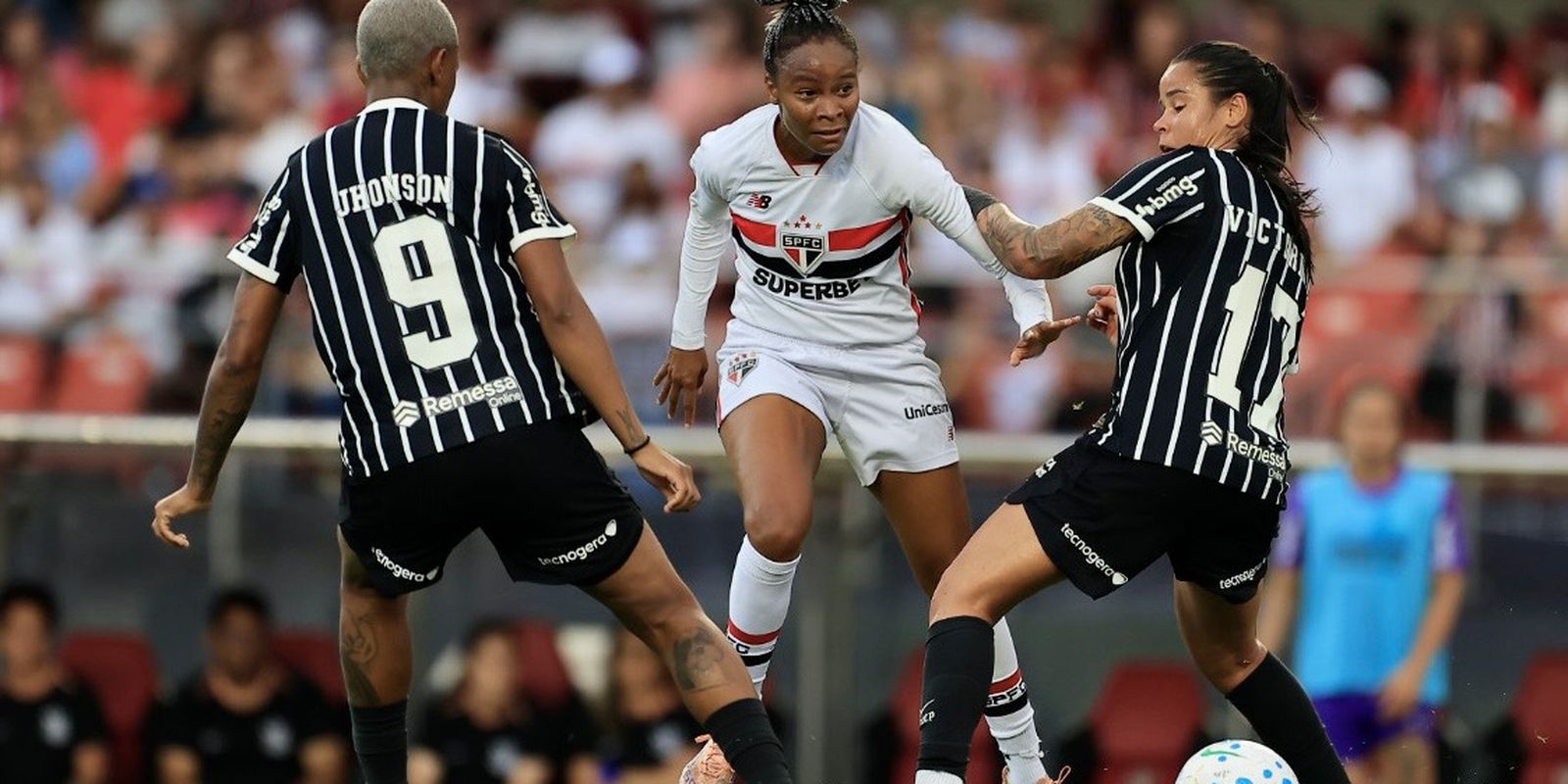 Imagem relacionada à notícia: São Paulo segura Corinthians e é campeão brasileiro pela 1ª vez