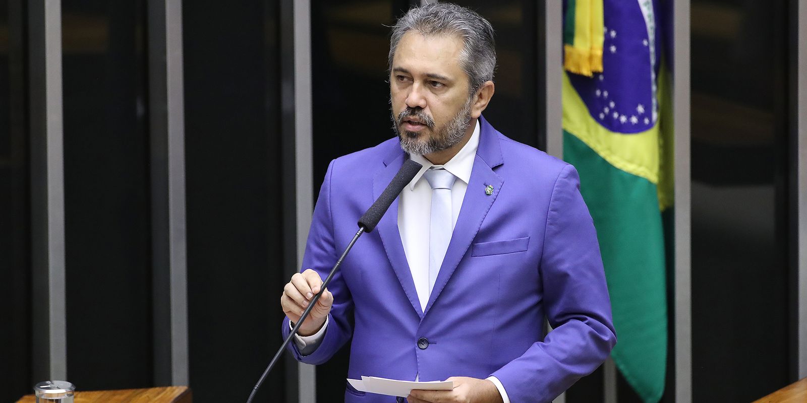 Imagem relacionada à notícia: Ceará reelege Elmano governador no primeiro turno