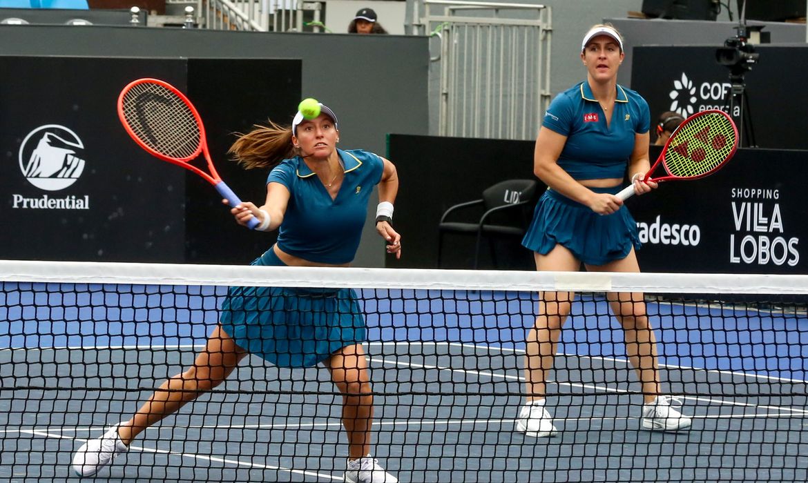 Imagem relacionada à notícia: Naná e Victória caem, mas Luisa Stefani vai às semifinais do SP Open