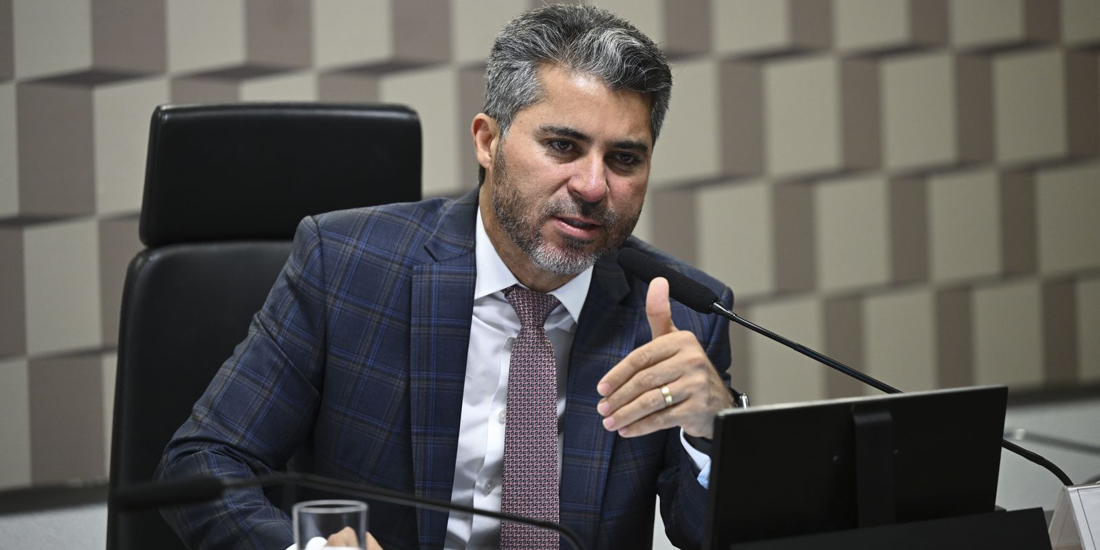 Imagem relacionada à notícia: Marcos Rogério é eleito governador de Rondônia no primeiro turno
