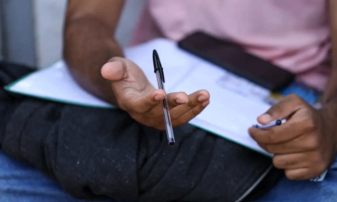 Imagem relacionada à notícia: Guia do Enem reúne orientações e métodos de estudo para provas