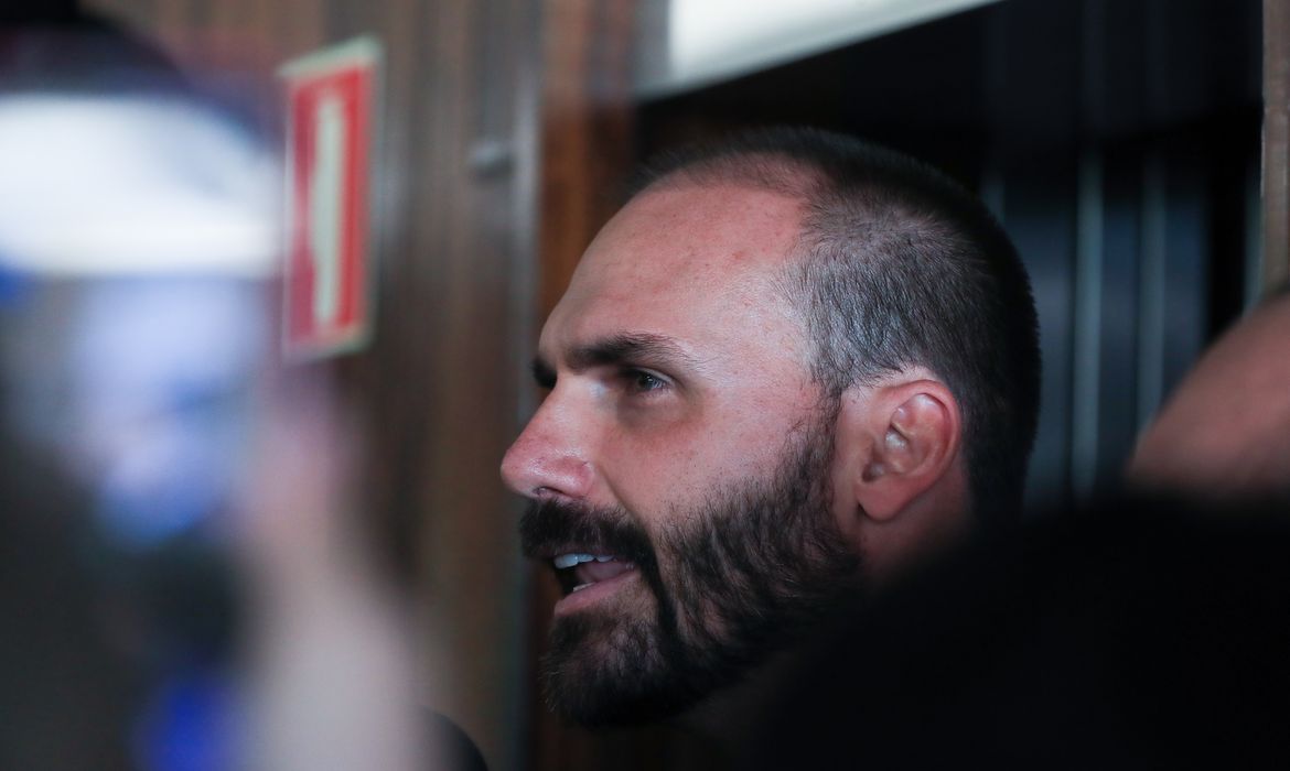 Imagem relacionada à notícia: Primeira Turma do STF mantém condenação de Eduardo Bolsonaro