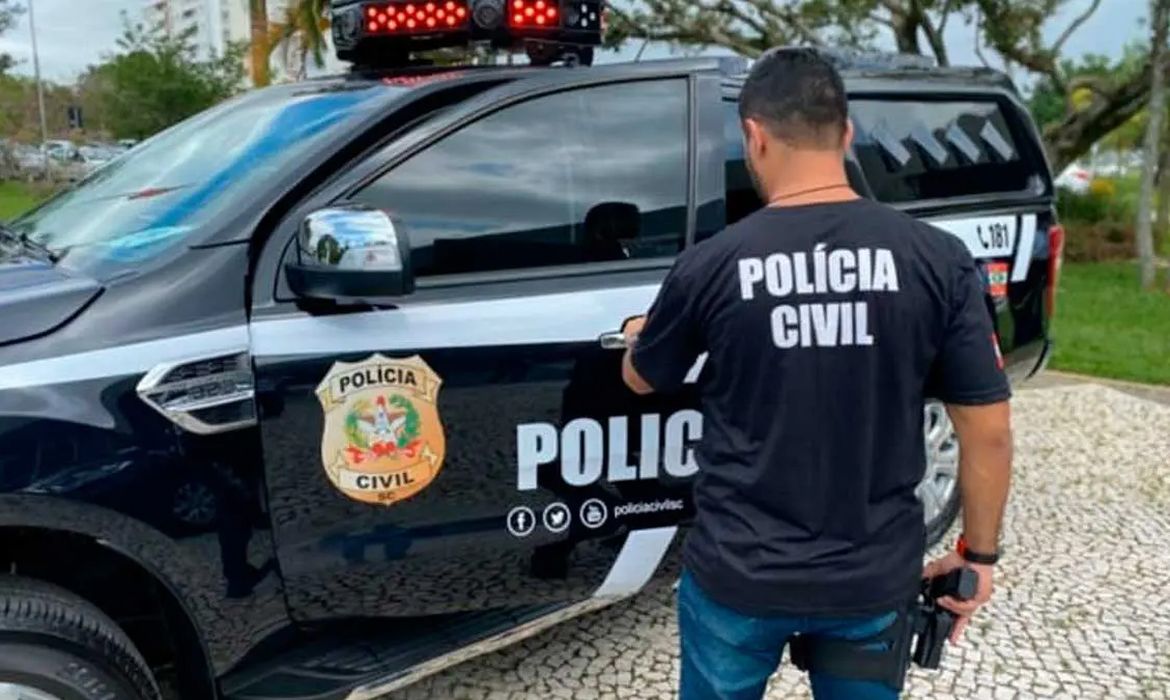 Imagem relacionada à notícia: Polícia Civil faz operação contra facção criminosa em quatro estados