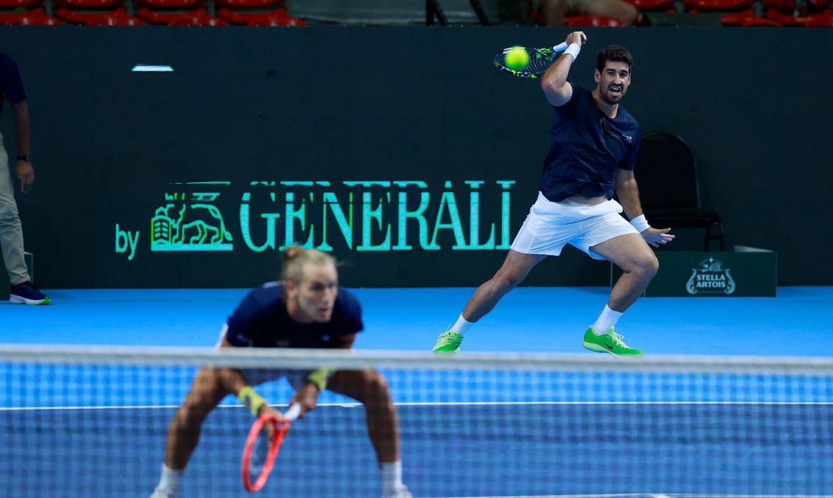 Imagem relacionada à notícia: Brasil bate Suíça e avança na Copa Davis