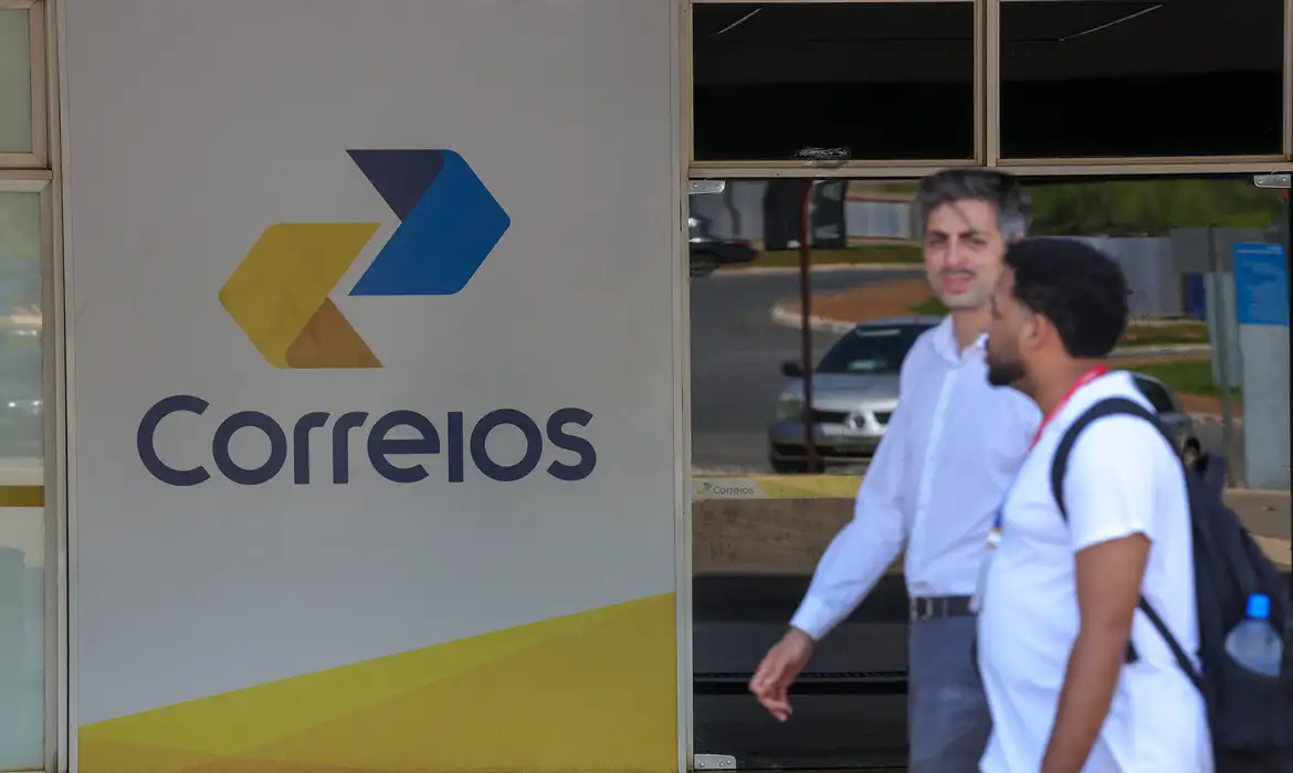 Imagem relacionada à notícia: TST suspende julgamento de dissídio da greve dos Correios