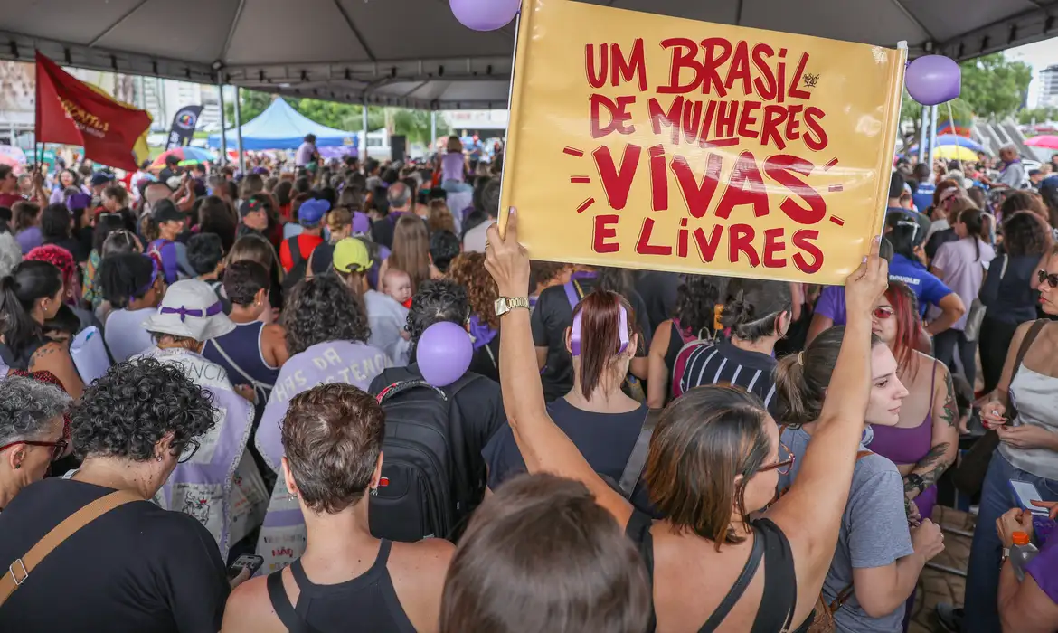 Imagem relacionada à notícia: Condenados por violência doméstica terão de passar por reabilitação