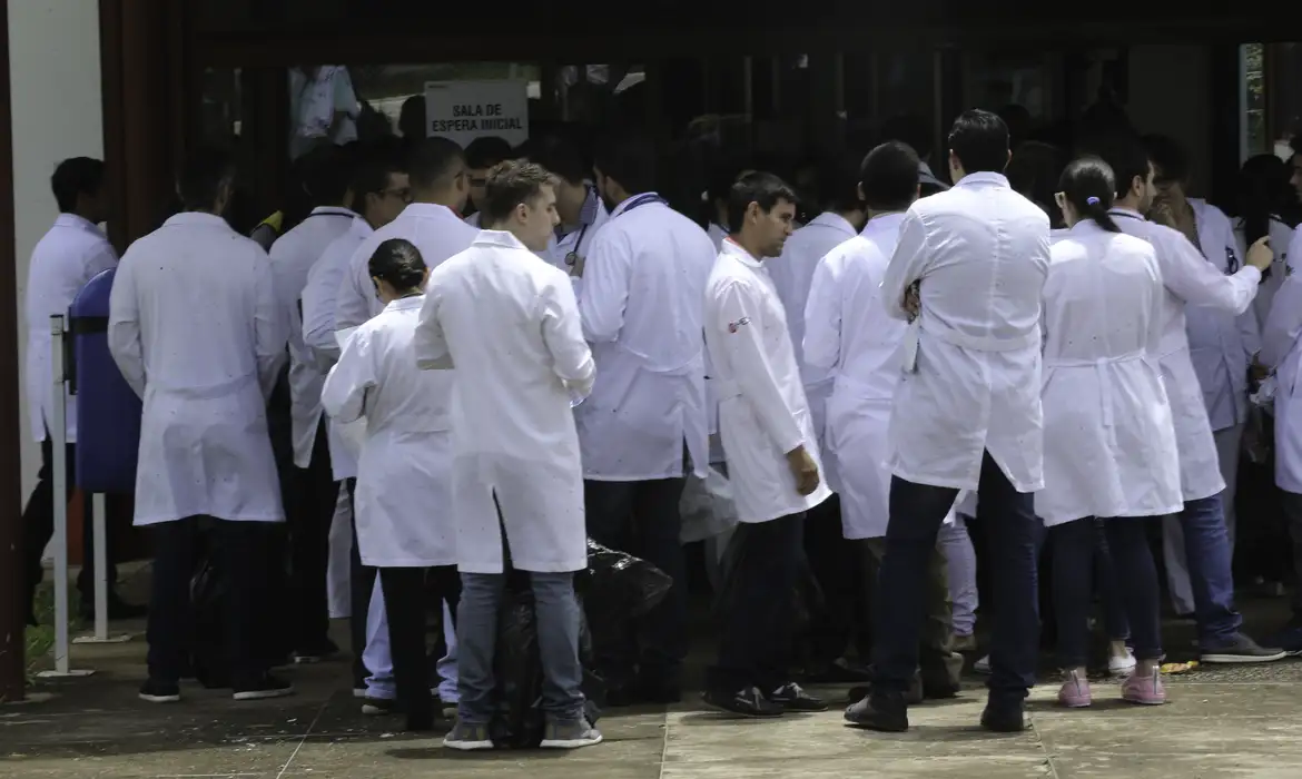 Imagem relacionada à notícia: Prazo para recursos do Enamed 2026 e Revalida 2026/2 vai até quinta