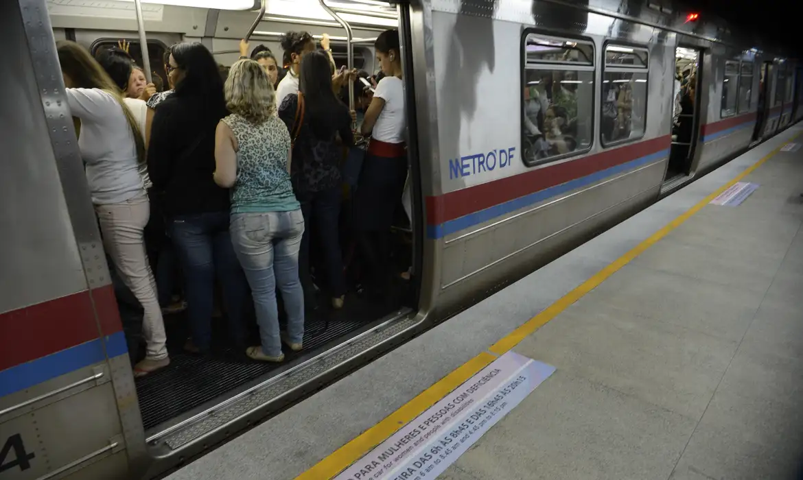 Imagem relacionada à notícia: Violência muda rotina e escolhas de 98% das mulheres brasileiras