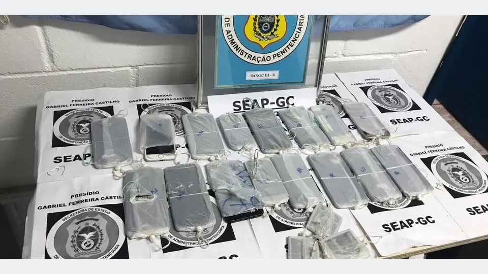 Celulares apreendidos Complexo Penitenciário de Gericinó, no Rio - Divulgação Seap/RJ