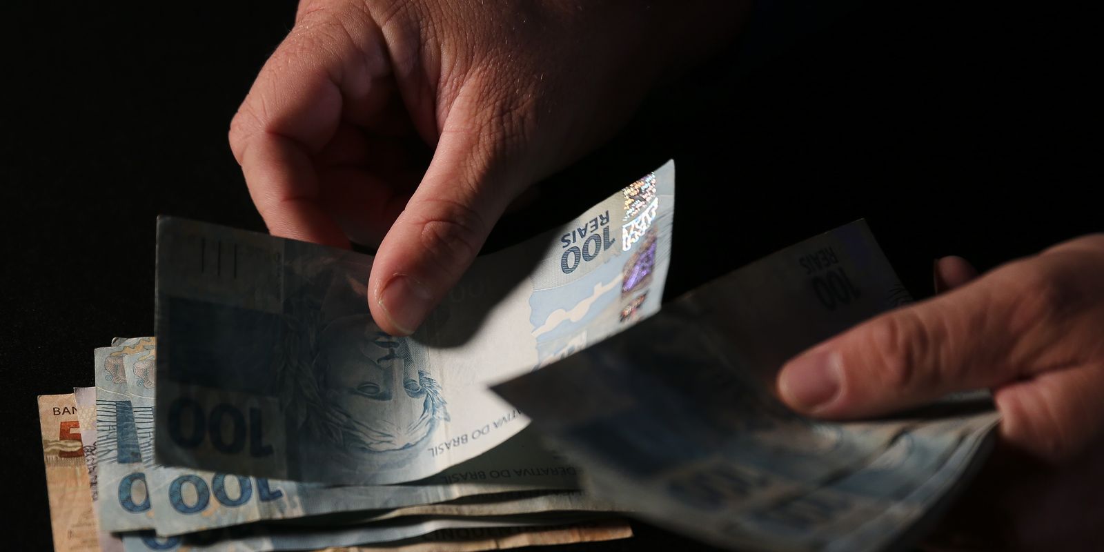 Imagem relacionada à notícia: Bets começam a informar bancos sobre R$ 1,3 bilhão a devolver